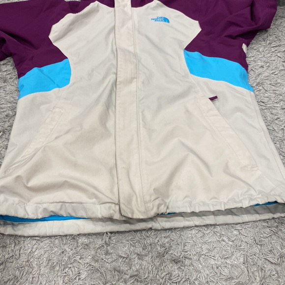 The Northface Girls Ski/Winter Jacket (SIze:18 XL) - Picture 12 of 15